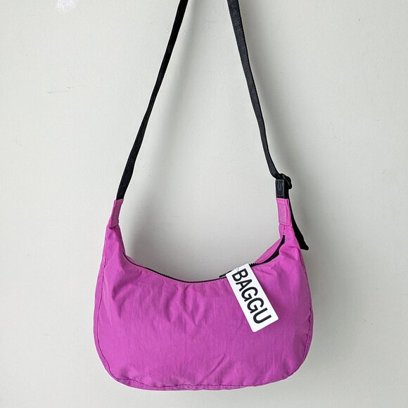 NWT Baggu Medium Nylon Crescent Bag Extra Pink - Picture 1 of 4